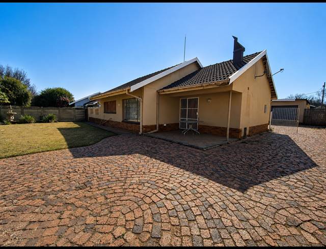 4 BEDROOM HOUSE FOR SALE IN THREE RIVERS
